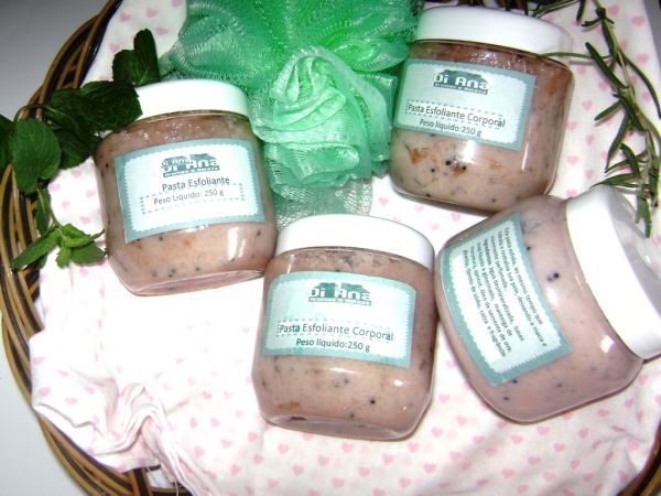 Pasta esfoliante com toque acetinado